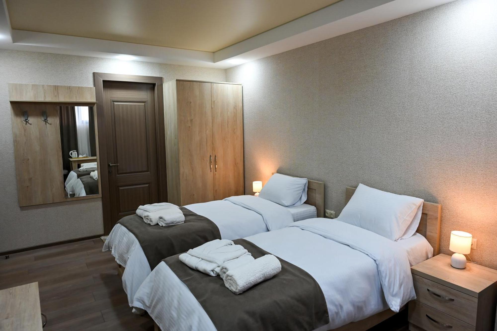 Hotel K124 Kutaisi Luaran gambar