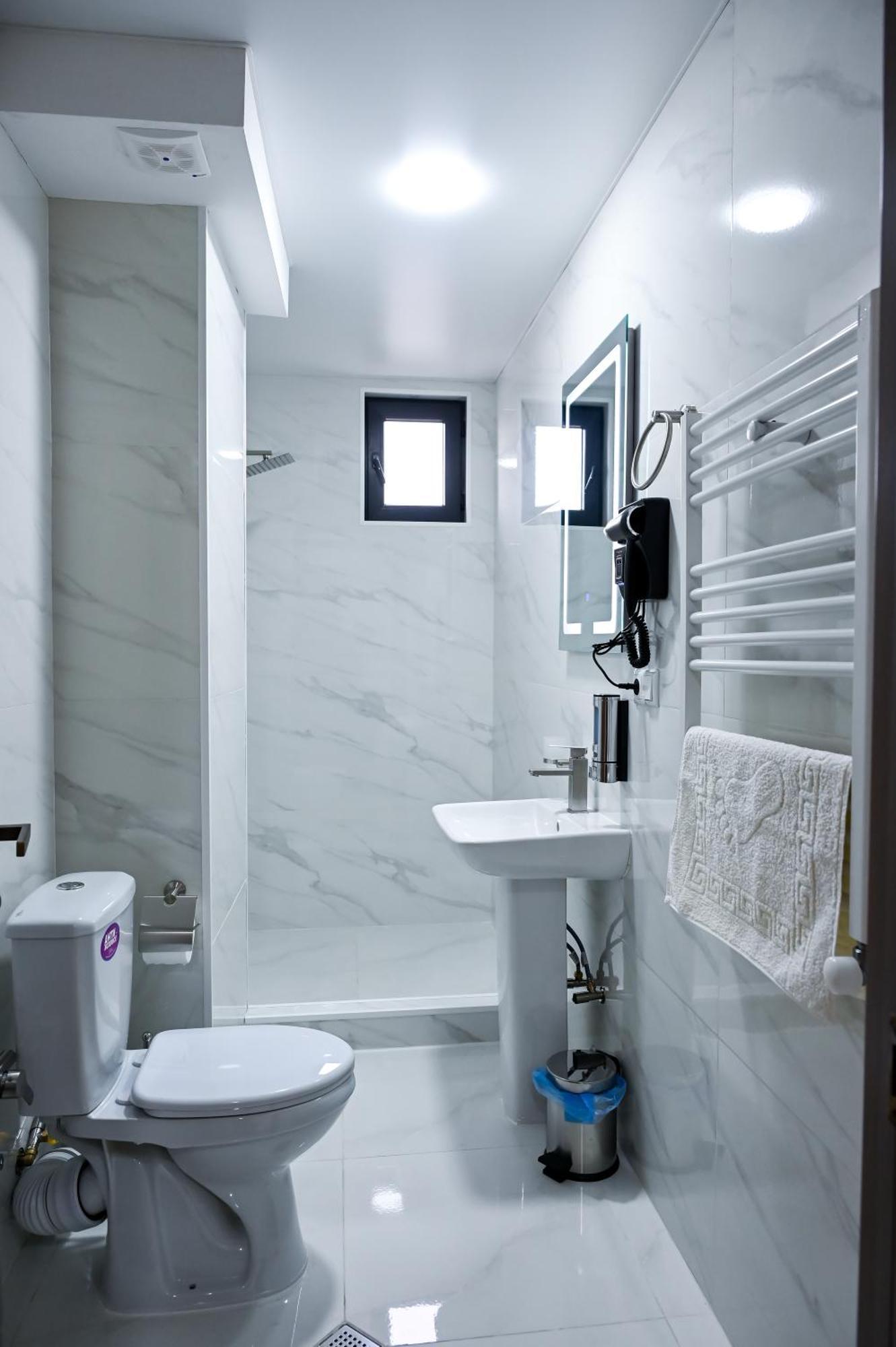 Hotel K124 Kutaisi Luaran gambar